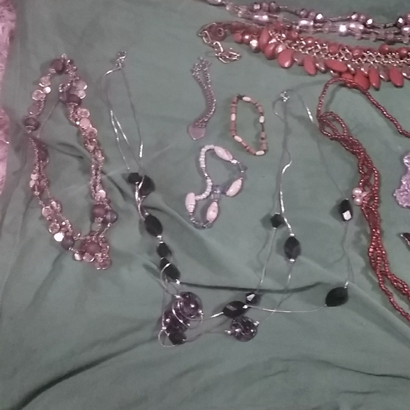 Jewelry bundle - Picture 2 of 3